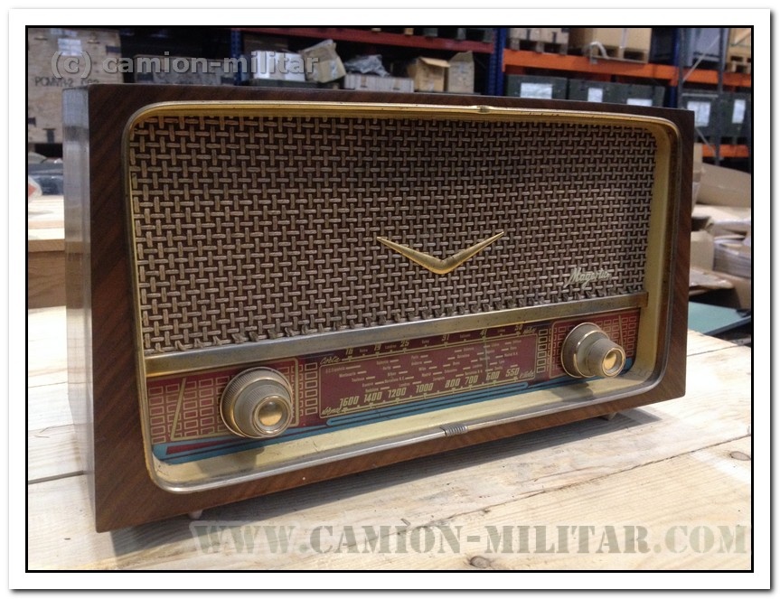 Bonita radio Magestic para piezas o restaurar